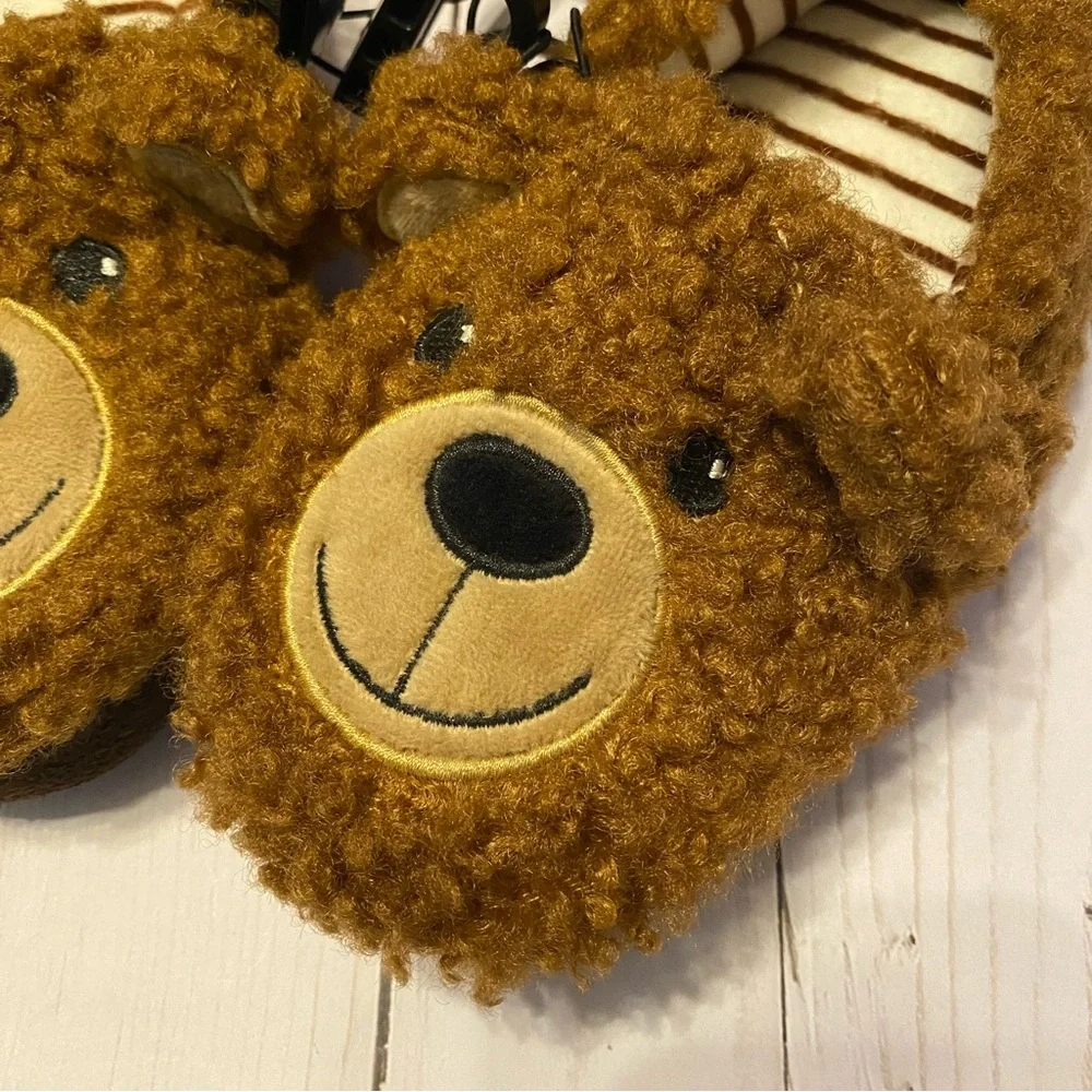 WONDER NATION kid’s fuzzy bear slippers 9/10 NEW